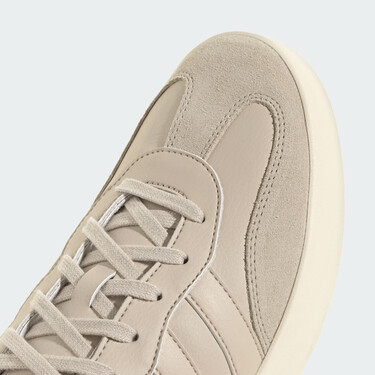 Adidas tiene las zapatillas más elegantes para llevar en primavera: un modelo en tono arena para tus estilismos más sofisticados