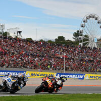 Giro de 180 grados en MotoGP. Como no atrae a los chavales, van a copiar a la F1. Se olvidan de que vale 20 euros al mes 