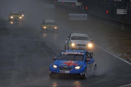Yvan Muller se queda muy cerca del título