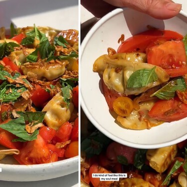 “Todo el mundo está obsesionado”: la ensalada de tomate más deliciosa se hace con gyozas o dumplings 