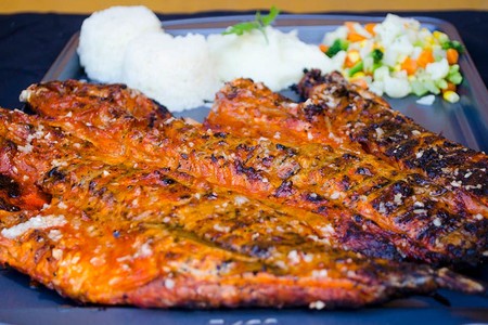 Pescado zarandeado estilo Nayarit. Receta mexicana tradicional