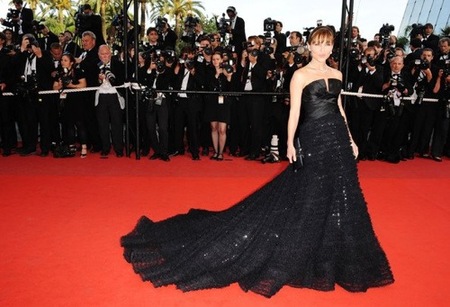 Elsa Pataky deslumbra en Cannes mientras defiende al Capitán Trueno