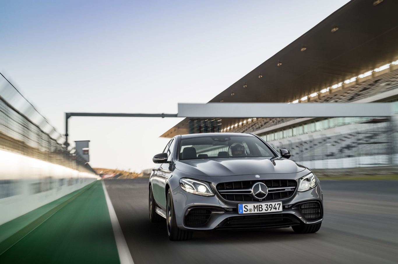 Mercedes-AMG E 63 4Matic+ y E 63 S 4Matic+: el Clase E más potente de todos los tiempos tiene hasta modo drift
