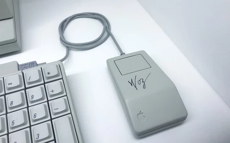 Appleのもう一人の共同創設者であるスティーブ・ウォズニアック氏も署名を残すために立ち寄った。