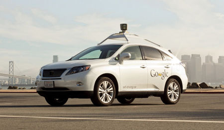 Las 300.000 millas sin accidentes del coche autónomo de Google avalan el proyecto