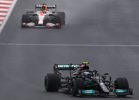 Valtteri Bottas lidera la revolución de los escuderos, Max Verstappen vuelve a ser líder y más mala suerte para Fernando Alonso