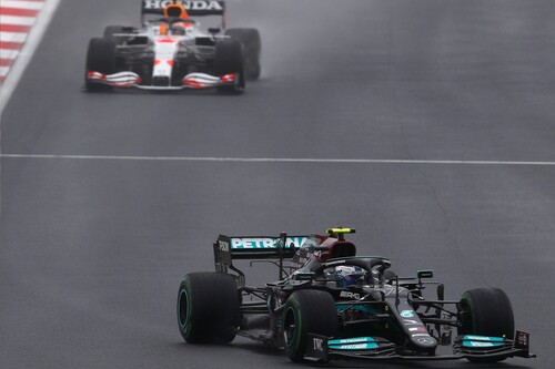 Valtteri Bottas lidera la revolución de los escuderos, Max Verstappen vuelve a ser líder y más mala suerte para Fernando Alonso