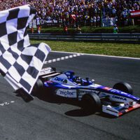 El día que Yamaha trascendió a las motos para ganar a Honda en la F1, y batió récords negativos con un motor V12