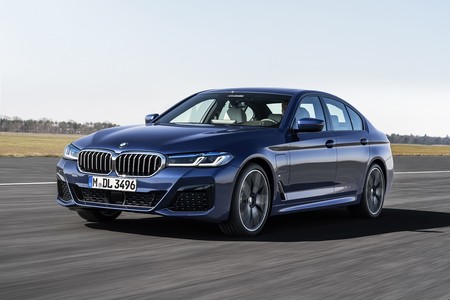 BMW Serie 5 2021, el sedán se renueva enfocándose en la conectividad y seguridad y adoptando motores híbridos