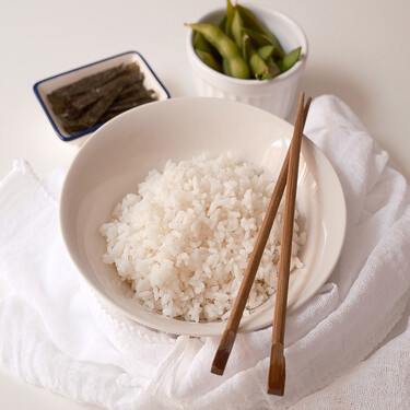 Cómo hacer arroz para poke: la receta básica para triunfar con cualquier añadido 
