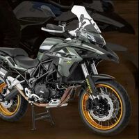 La Benelli TRK 502 se actualiza con mejoras en la parte ciclo, instrumentación digital y algo menos de peso 