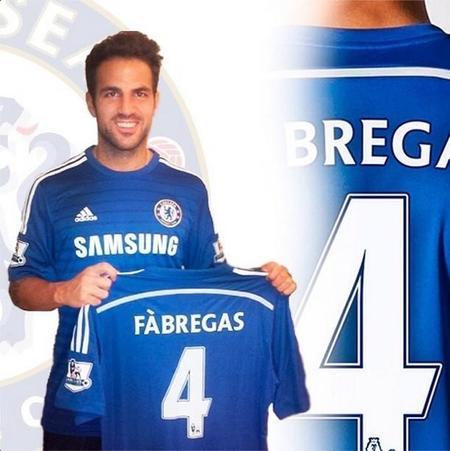 A Fábregas su hermanito lo va a pillar jugando en el Chelsea