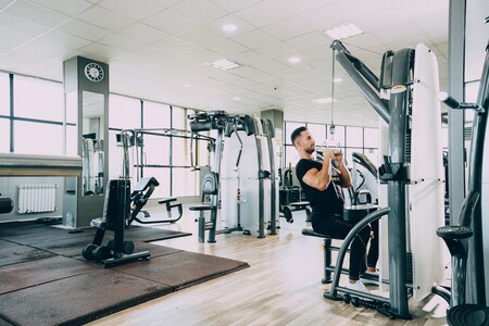 Cómo acertar al elegir gimnasio para no dejarlo a los 15 días: diez cosas en las que te tienes que fijar, en vídeo