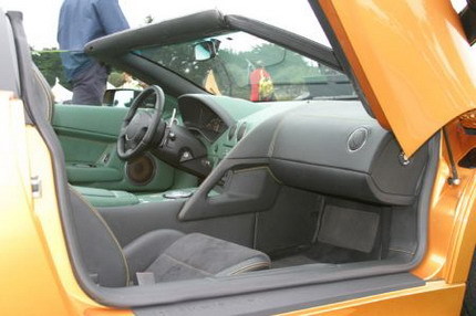 Lamborghini con interior bicolor