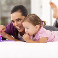 Mucho ruido y pocas palabras: los juguetes electrónicos limitan el empleo del lenguaje