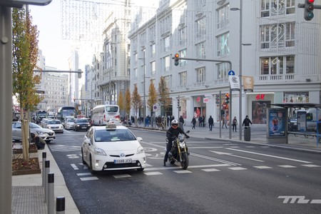 Las motos sí pueden circular por Madrid Central de 22:00 a 07:00 horas, pero siempre aparcando en garaje