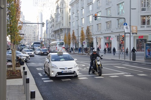 Las motos sí pueden circular por Madrid Central de 22:00 a 07:00 horas, pero siempre aparcando en garaje