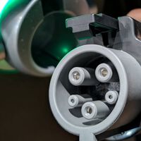 La guerra por desarrollar el cargador más rápido está servida: han creado uno que enchufa nada menos que 600 kW a un solo coche eléctrico 