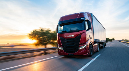 Así es el Iveco S-WAY, un camión de larga distancia que apuesta por la eficiencia y la conectividad