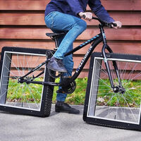 Reinventar la rueda: este youtuber ha creado la bicicleta con ruedas cuadradas. Y funciona como un tanque