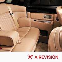 He comprado un coche de segunda mano con tapicería de cuero y estaba sucísima. Lo he limpiado con el producto que me dijo mi abuela y ha quedado impecable