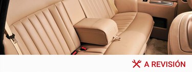 He comprado un coche de segunda mano con tapicería de cuero y estaba sucísima. Lo he limpiado con el producto que me dijo mi abuela y ha quedado impecable
