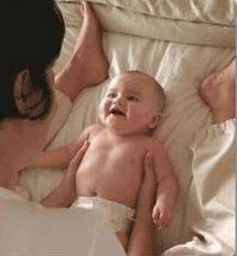 Masajeando tu bebé: Videos online de masajes para bebés.