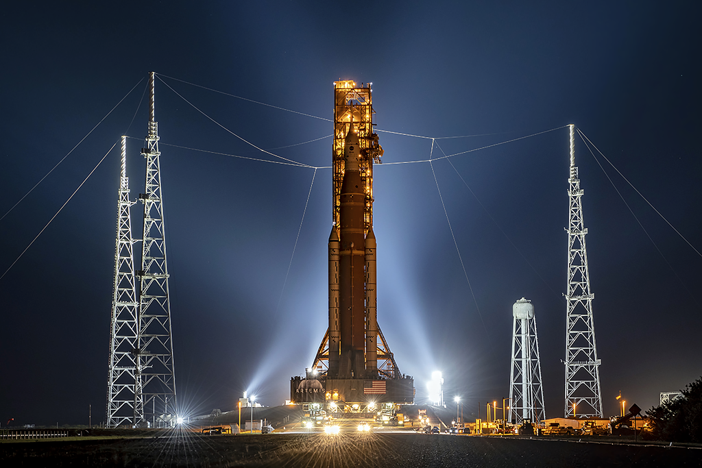 Siguen los retrasos en la misión Artemis: la NASA pasa el ensayo general del cohete SLS para junio 