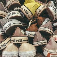 El outlet de Converse tiene las zapatillas de lona que van a sustituir a las sandalias este verano y no solo por su precio 