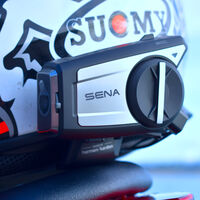 Probamos el Sena 50C: el intercom con cámara 4K para el casco de moto que se escucha tan bien como unos AirPods 
