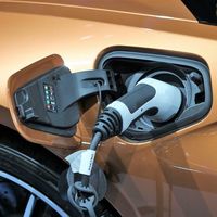 Coches híbridos, híbridos enchufables y eléctricos: mantenimiento durante la cuarentena