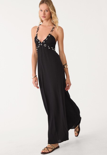 Vestido negro de Stradivarius