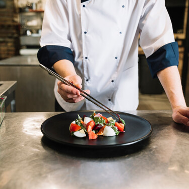 Las pinzas no son solo para los chefs: son súper útiles en la cocina doméstica y cuestan cuatro duros