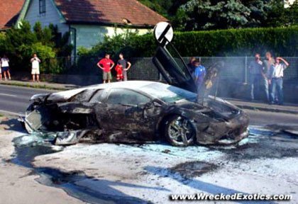 Wrecked Lamborghini Murciélago LP640