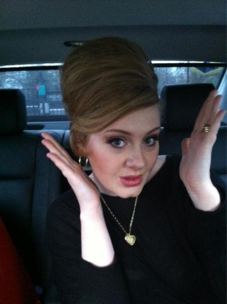 Karl Lagerfeld hace las paces con Adele a golpe de bolso