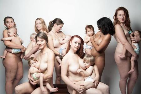 Facebook censura la foto de una mujer dando pecho a su hijo por "ofensiva y vulgar"