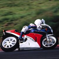 ¡Vivan las oldies! Honda trae a Europa el programa 'RC30 Forever' para cuidar de sus motos clásicas más icónicas
