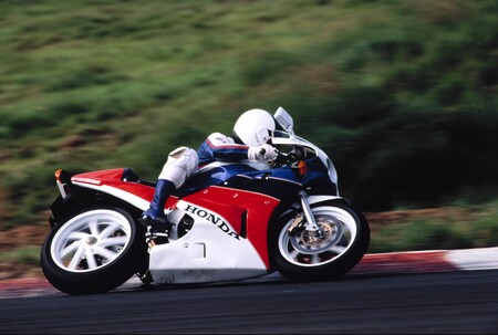 ¡Vivan las oldies! Honda trae a Europa el programa 'RC30 Forever' para cuidar de sus motos clásicas más icónicas