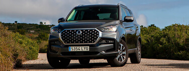 Probamos el SsangYong Rexton, un SUV enorme y cómodo que cuesta como un compacto