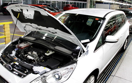 El otro lado de la "competitividad" de las fábricas españolas de GM, Ford y PSA