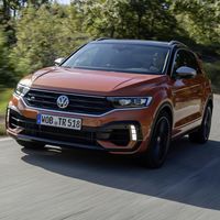 El Volkswagen T-Roc R ya está a la venta en España: la versión más bestia del SUV tiene 300 CV y un precio de 47.055 euros