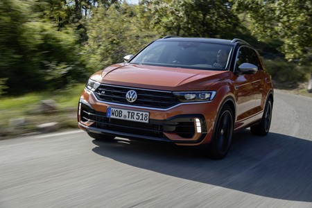 El Volkswagen T-Roc R ya está a la venta en España: la versión más bestia del SUV tiene 300 CV y un precio de 47.055 euros