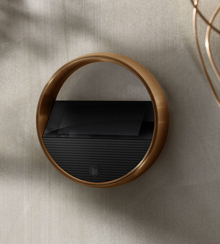 Beoremote Halo, el nuevo mando a distancia de Bang Olufsen con forma de anillo desde el que controlar tus altavoces