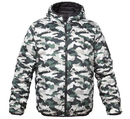 Anorak de estilo militar en nylon reciclado a partir de redes de pesca