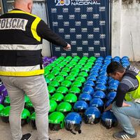 Sevilla tiene un problema con las motos de alquiler. Están robando los cascos para enviarlos a otros países, y la Policía ya ha recuperado 136
