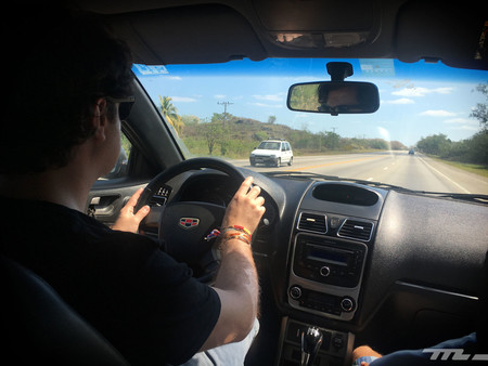 Geely Emgrand conduciendo
