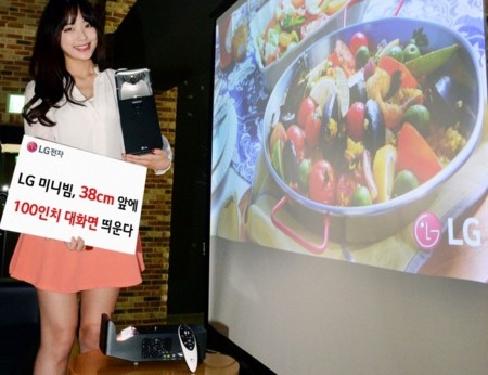LG presenta el MiniBeam PF1000U, su nuevo proyector LED Full HD de tiro ultracorto