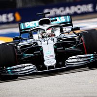 Lewis Hamilton se lleva la primera batalla contra Max Verstappen en Singapur