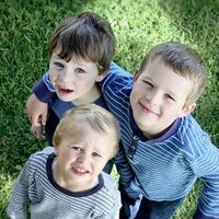 El curioso caso de tres hermanos que crearon anticuerpos contra la Covid-19 con PCR negativas