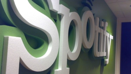 Spotify pide perdón. No quieren vigilarte, sólo dicen que se han explicado mal